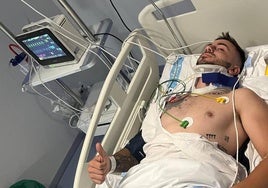 Joel del Brío, en el Hospital de Salamanca, después de sufrir un accidente con su moto.