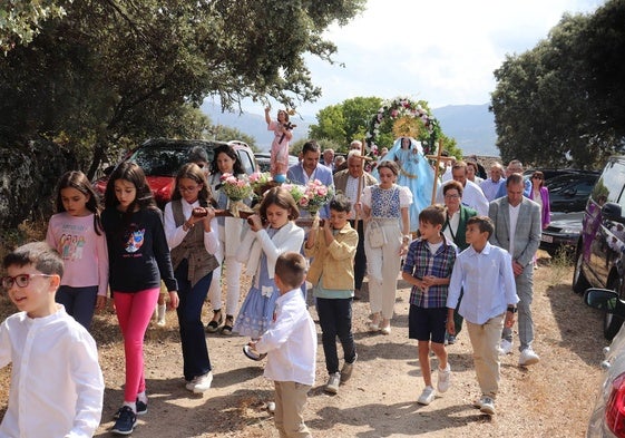 El Niño Jesús precedía a la imagen de Nuestra Señora del Carrascal en la procesión