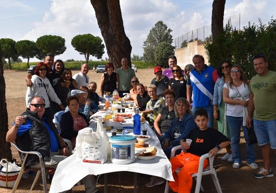 Uno de los grupos que ha participado en la comida.