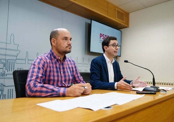 Chema Collados y José Luis Mateos, en la sala de prensa del Ayuntamiento este jueves.