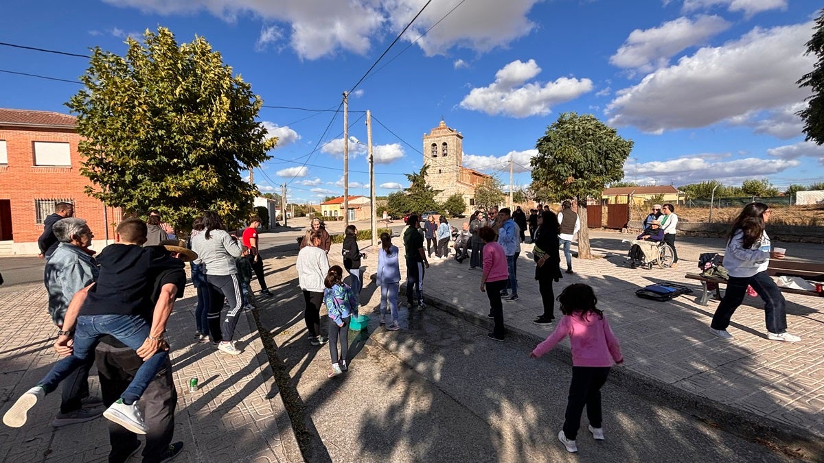 Inicio de fiesta en Nava con acento intergeneracional