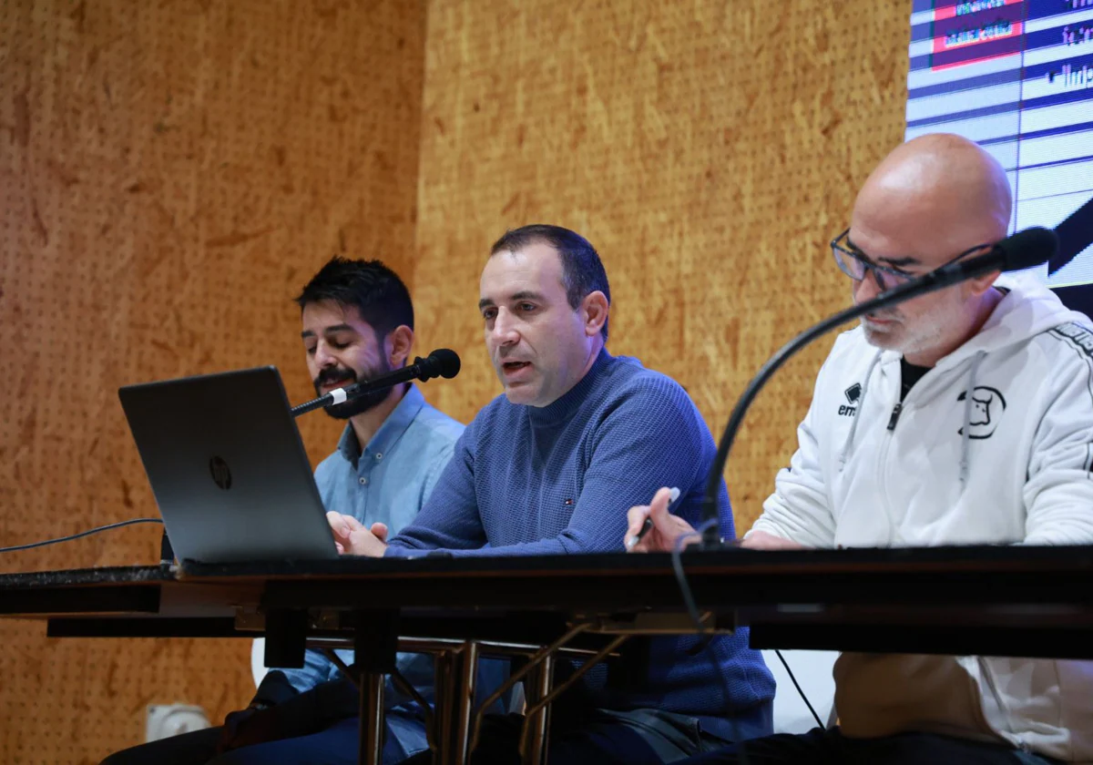 Flavio Martín, Roberto Pescador y Nacho Sánchez, en la Asamblea.