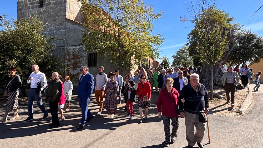 Ritmos de la tierra y bailes para el Santo patrón en Nava de Sotrobal