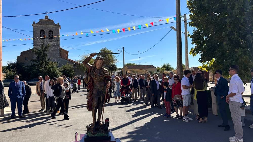 Ritmos de la tierra y bailes para el Santo patrón en Nava de Sotrobal