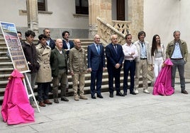 Javier Iglesias y Jesús María Ortiz con ganaderos y toreros el día de la presentación del cartel.