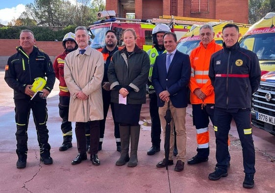 La directora de la Agencia de Protección Civil y Emergencias de Castilla y León, Inés Cortés y el concejal Protección Ciudadana, Ángel Molina, junto a los representantes de los Cuerpos participantes en el curso