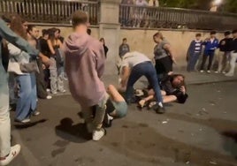 La pelea a las puertas de una discoteca en la calle Bermejeros.