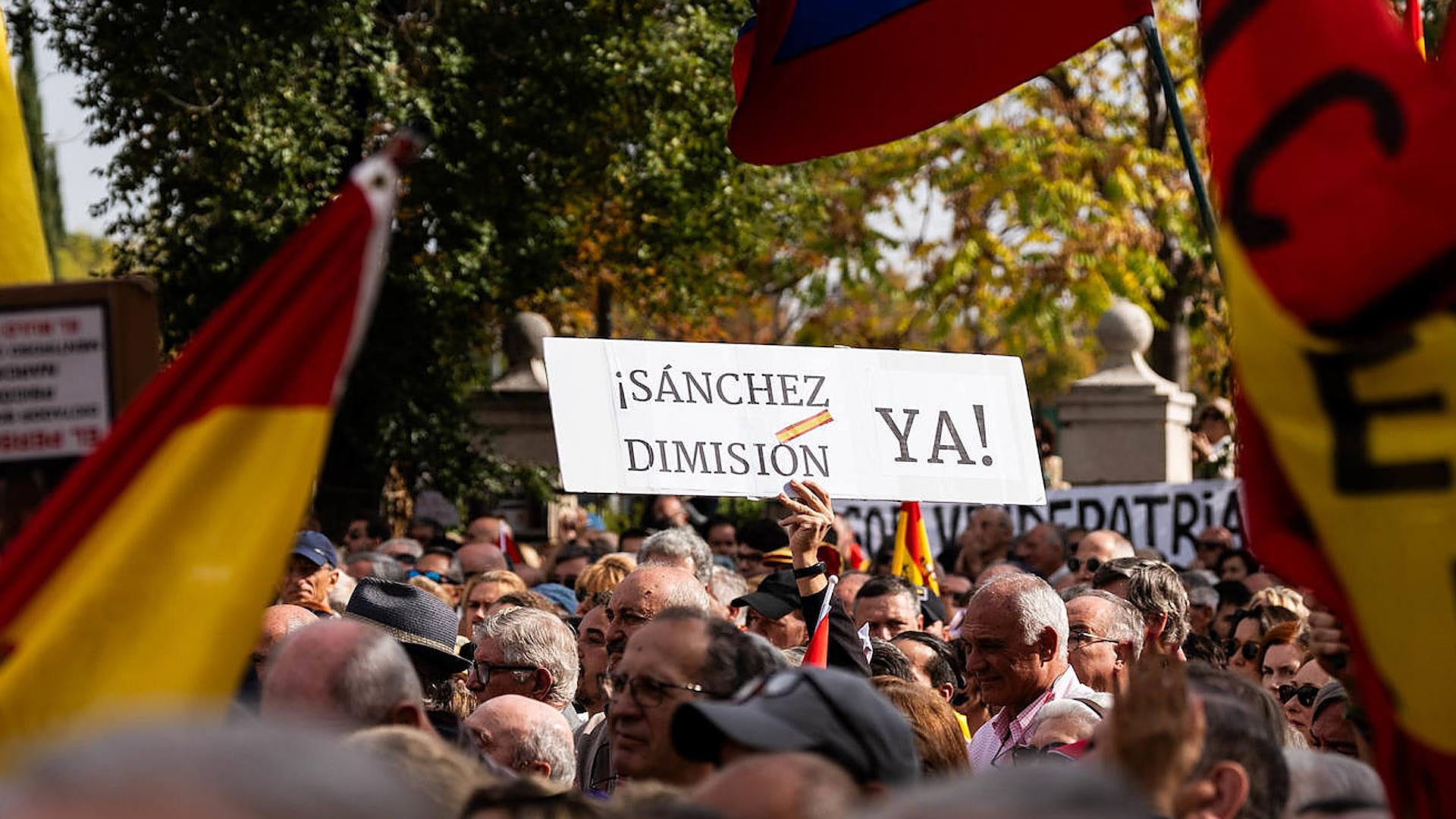 Miles de personas se manifiestan contra el Gobierno en Madrid: «Sánchez ...