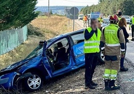 Rescatadas dos personas del interior de su vehículo tras un espectacular accidente en León