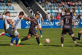 Martín Galván, durante una acción en el partido disputado en la mañana de este domingo ante la Gimnástica de Torrelavega.