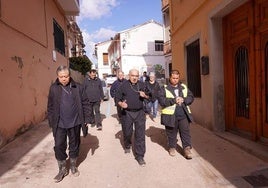 El nuncio visita dos localidades afectadas por la DANA.