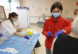 Imagen del inicio de la campaña de vacunación en la residencias de mayores, el pasado mes de octubre.