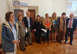 Ana Blandiana, segunda por la izquierda, en la inauguración de las jornadas.