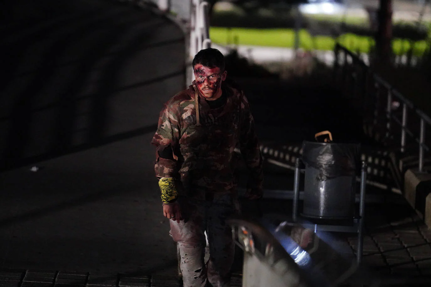 La invasión zombie en el Centro Comercial El Tormes, en imágenes