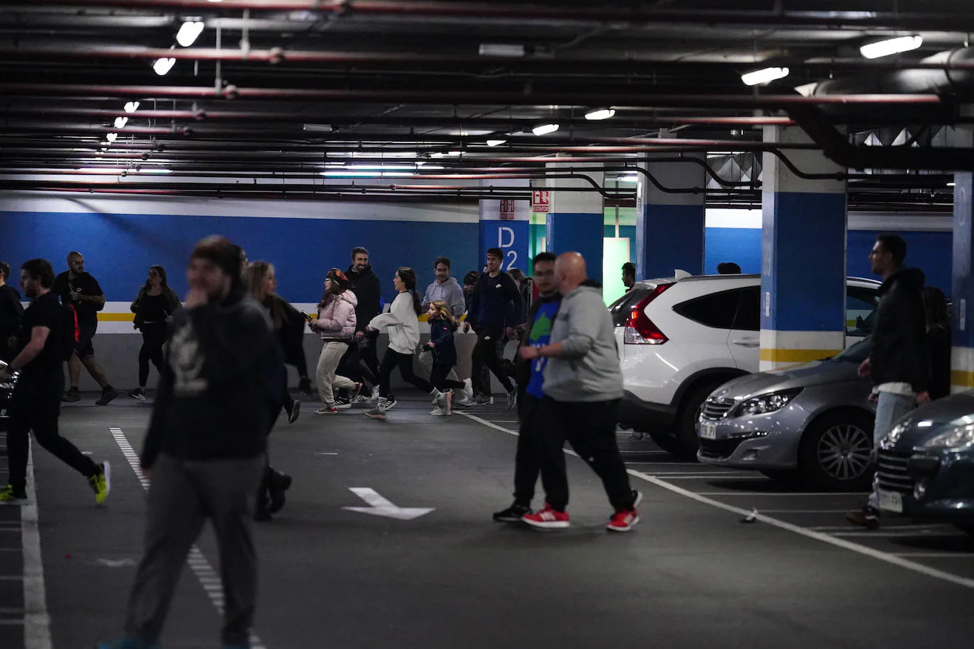 La invasión zombie en el Centro Comercial El Tormes, en imágenes