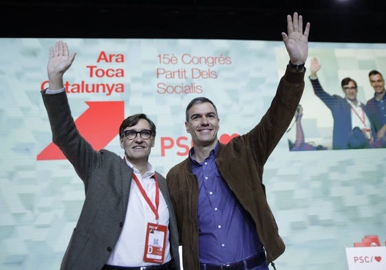 Pedro Sánchez y Salvador Illa durante el acto de clausura del 15º Congreso del PSC |