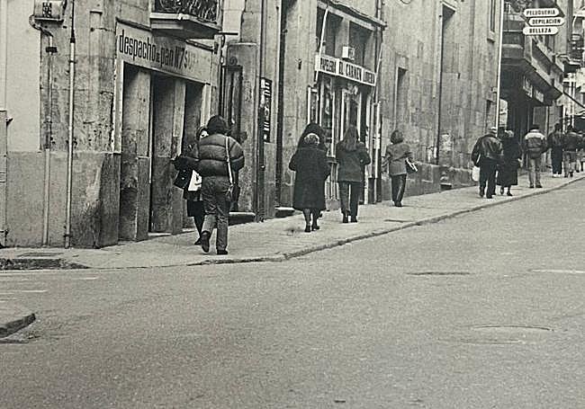Librería El Carmen vista desde fuera en la calle Zamora en febrero de 1994.