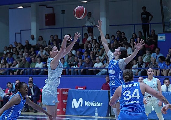 Delaere lanza frente a Camilión en el Estudiantes-Avenida de la pasada campaña.