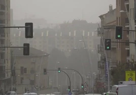 El paseo de Canalejas en un día nublado.