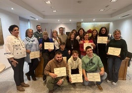 Foto de familia de participantes en 'Pintacultura Peñaranda'