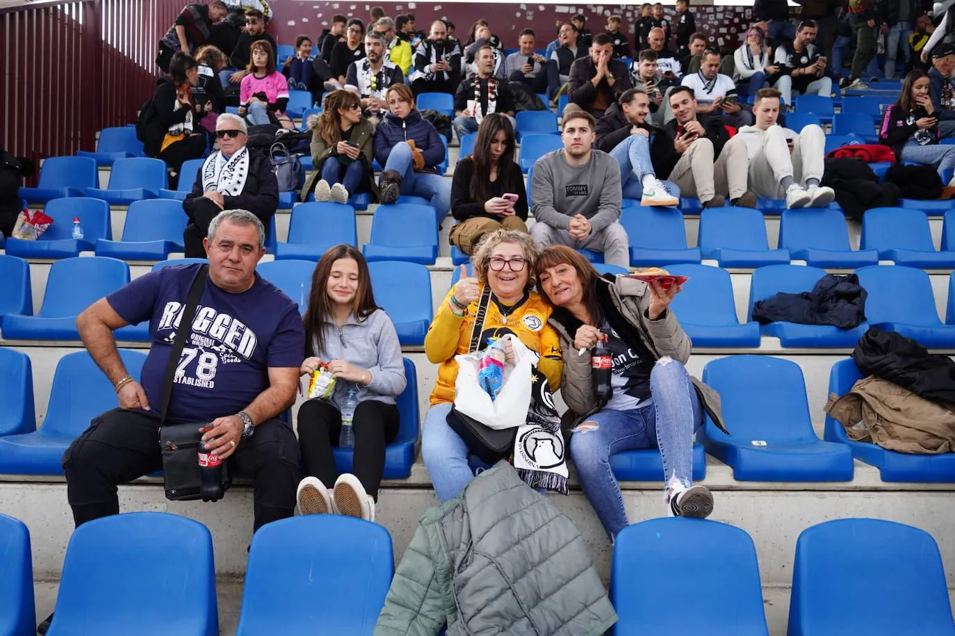 Muchas ganas de impulsar a Unionistas antes de la Copa: búscate en la grada del Reina Sofía ante el Barakaldo