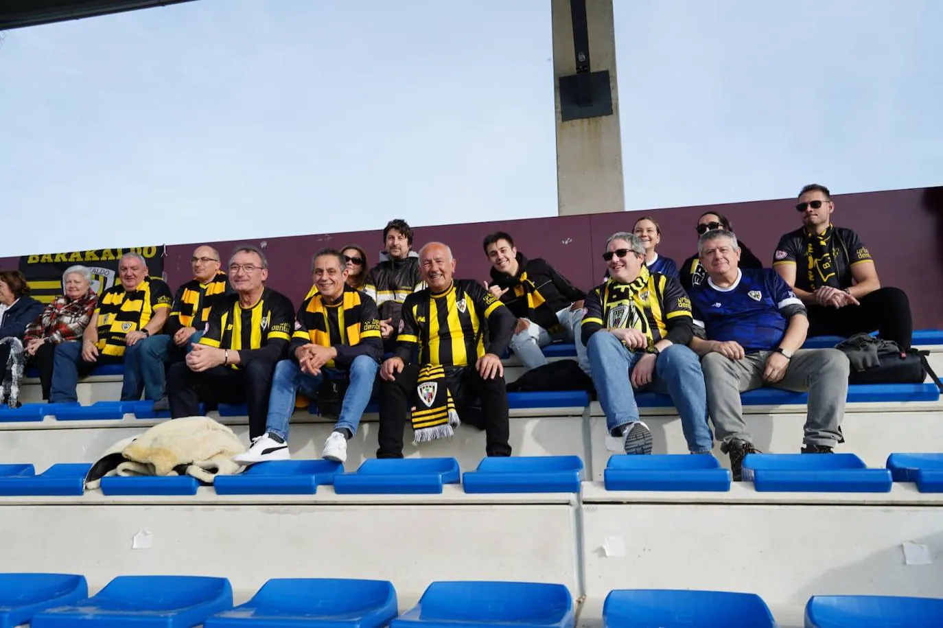 Muchas ganas de impulsar a Unionistas antes de la Copa: búscate en la grada del Reina Sofía ante el Barakaldo