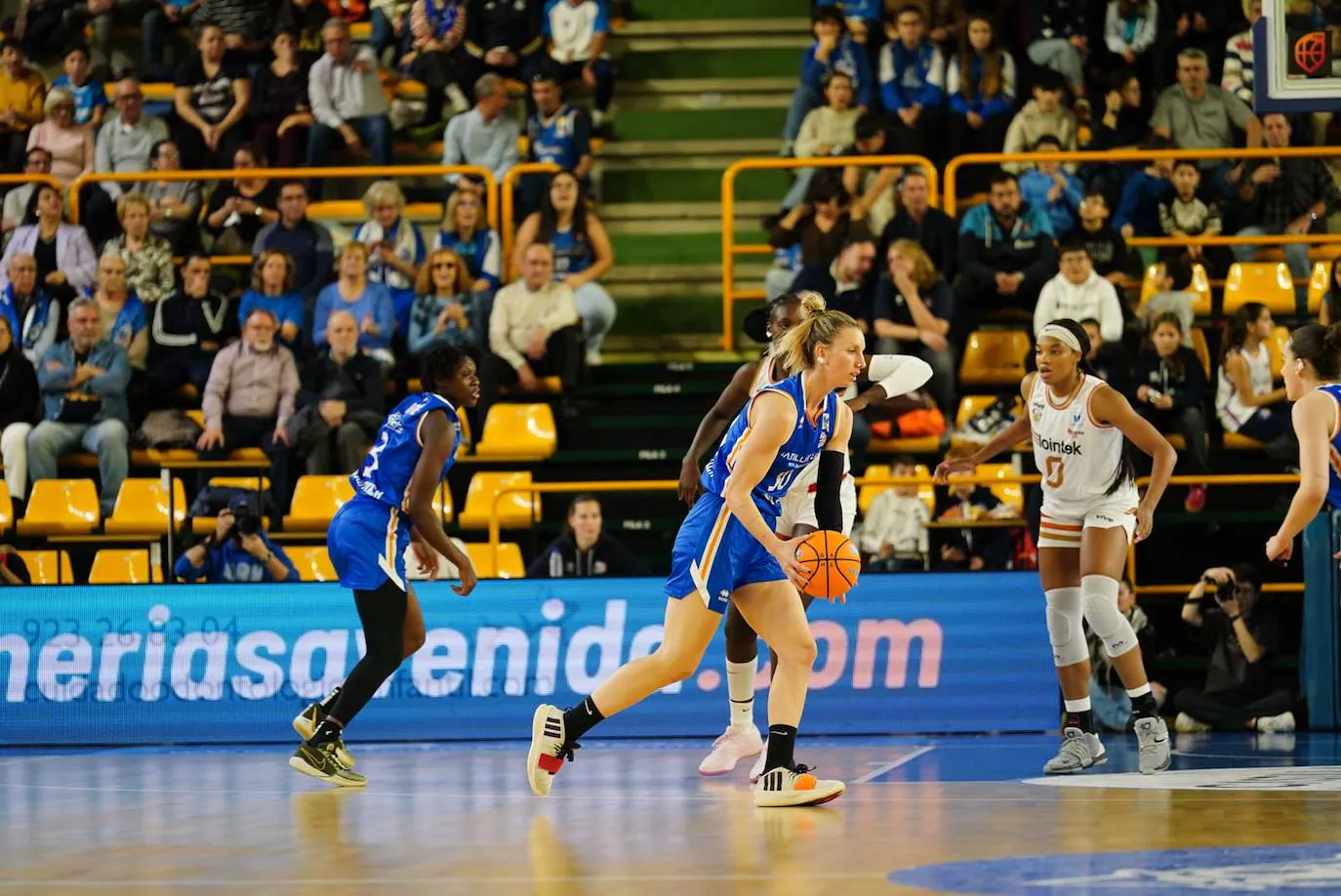 Las mejores imágenes del Avenida - Gernika de la Liga Femenina de Baloncesto