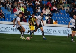 Imagen de una acción durante el partido disputado ante el Barakaldo en la tarde de este sábado en el Reina Sofía.