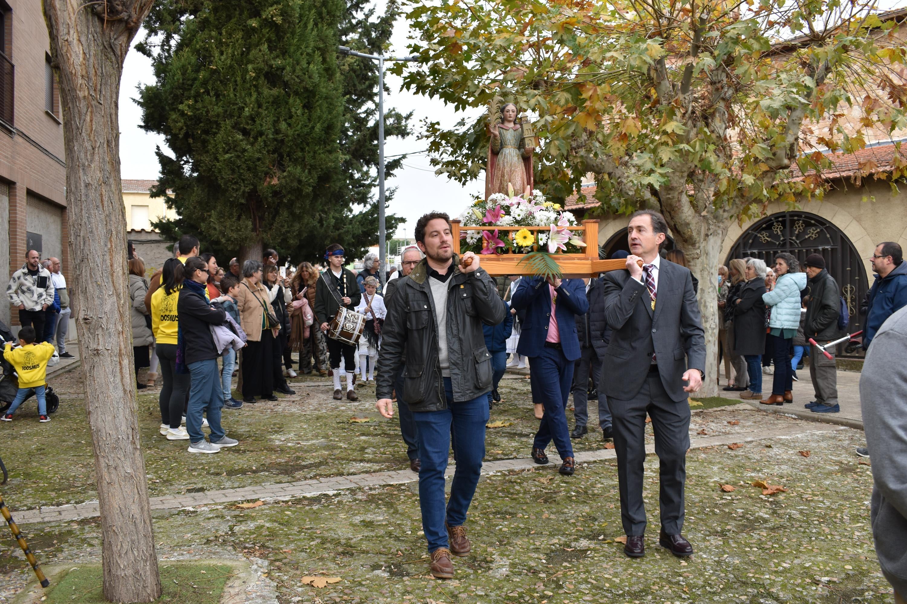 Aldeatejada cierra las fiestas de Santa Bárbara con los bailes de paleos