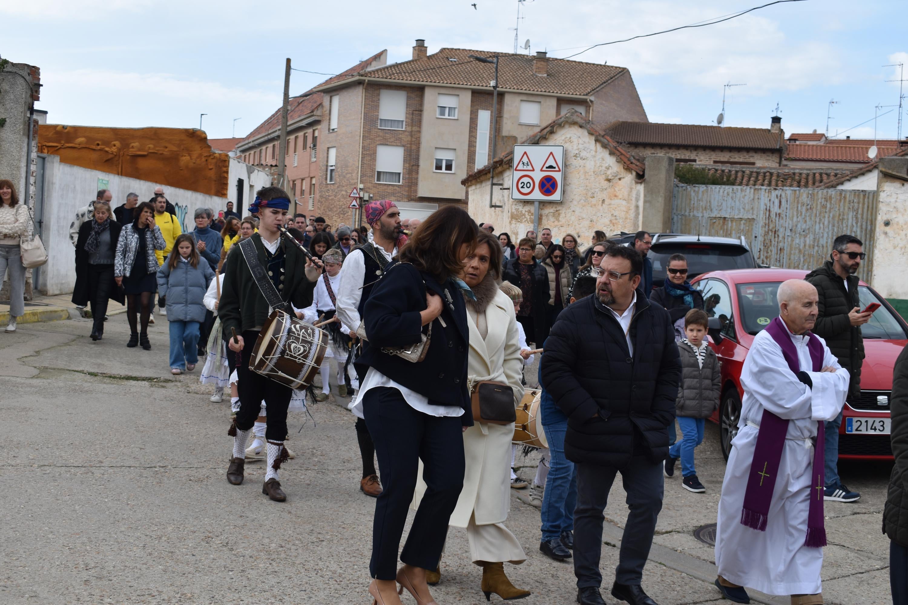 Aldeatejada cierra las fiestas de Santa Bárbara con los bailes de paleos