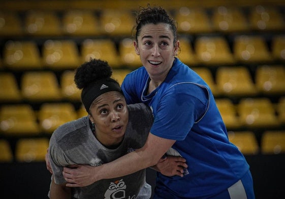 Arica Carter y Silvia Domínguez, empleándose a fondo en un entrenamiento de esta semana.