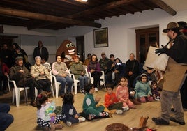 Niños y mayores disfrutaron con las actividades de la castañada