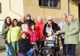 Reconocimiento a los mayores de Coca de Alba en la fiesta de la matanza tradicional