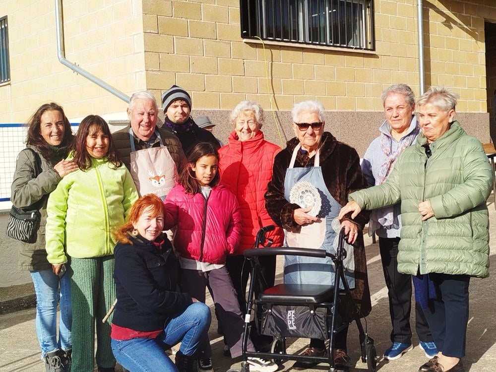 Reconocimiento a los mayores de Coca de Alba en la fiesta de la matanza tradicional