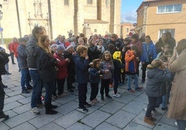 Salmoral da campanadas de Navidad en la provincia