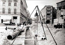 Obras de canalización en 1955 en la nueva Gran Vía.