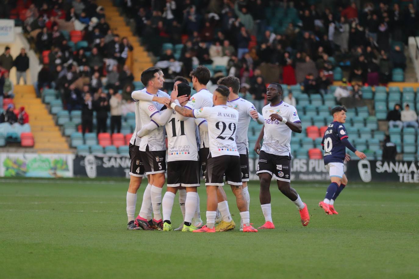 El Salamanca UDS vence sobre la bocina ante el Fabril: estas han sido las mejores imágenes del choque