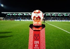 El balón de la Copa del Rey antes de jugarse el Unionitas-Rayo de este pasado miércoles.