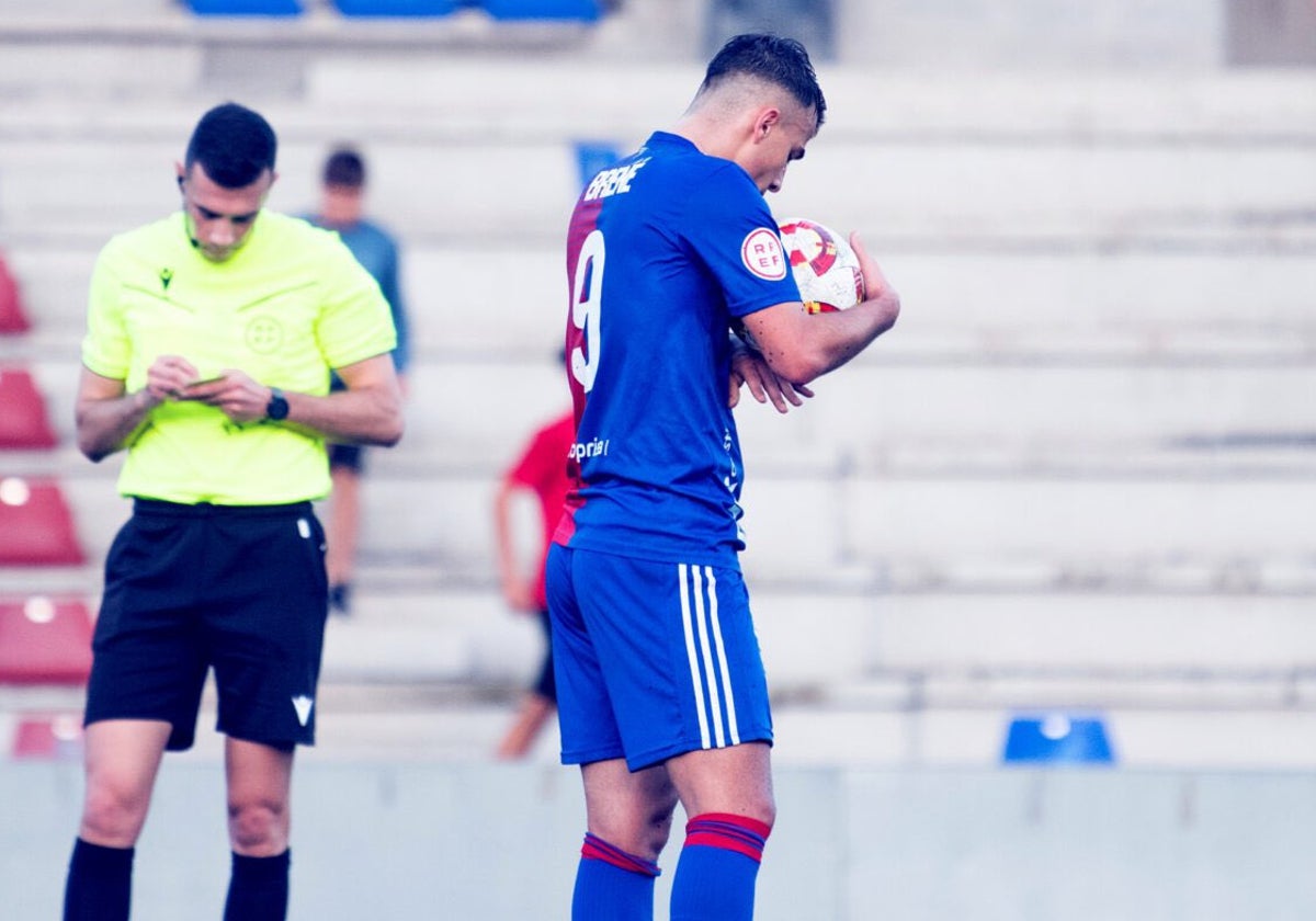 Iván Breñé después de materializar el tanto de la victoria en el último partido.