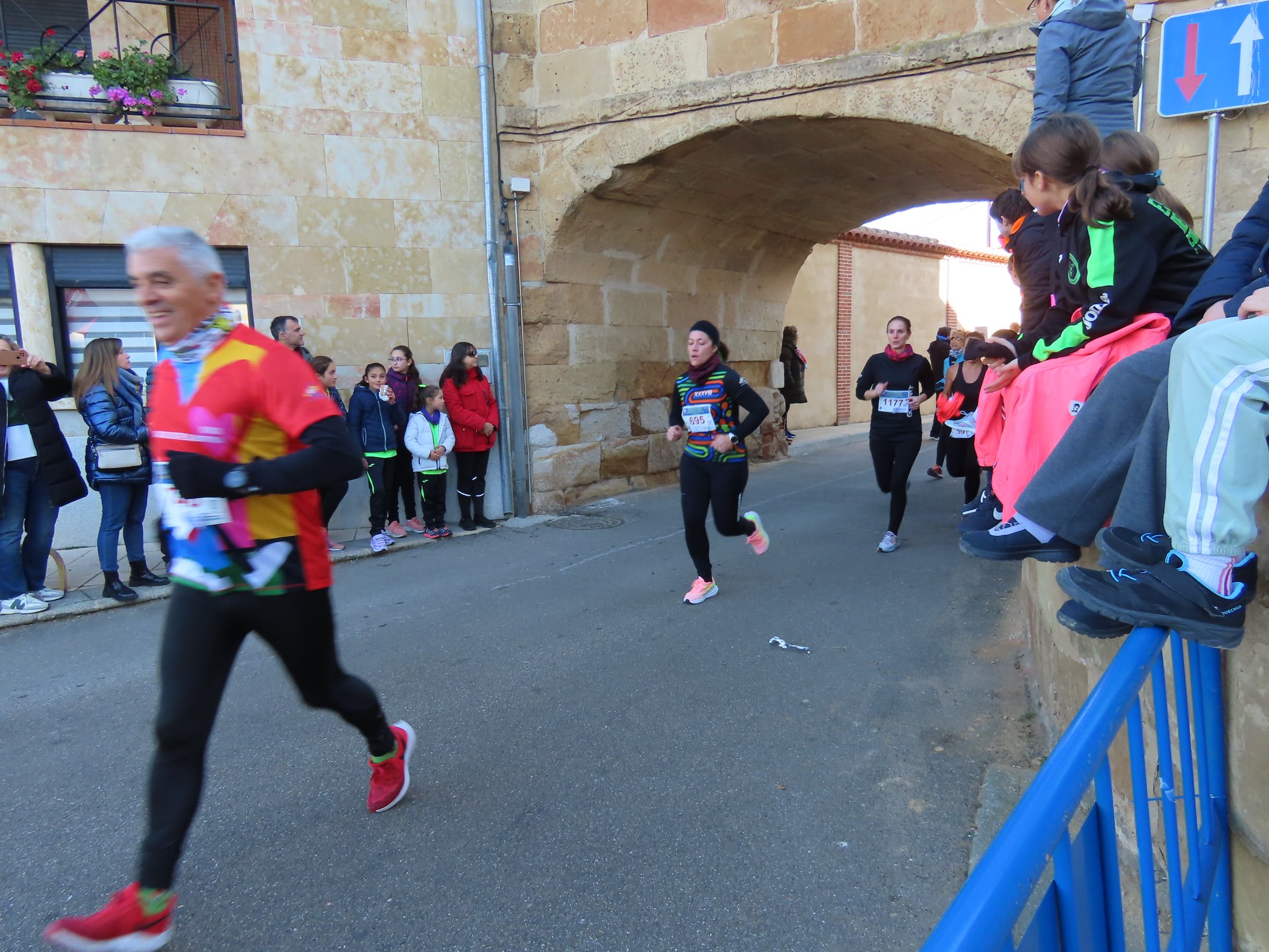 Héctor y Sara ganan la Carrera del Turrón en Babilafuente