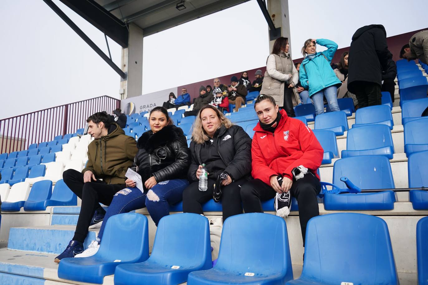 Búscate en la grada del Reina Sofía en el partido entre Unionistas y la Real Sociedad B