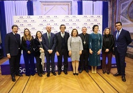 Foto de familia de autoridades y responsables del grupo HM Hospitales.