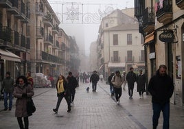 Imagen de frío y niebla en el centro de Salamanca.