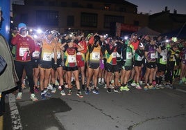 El inicio de la prueba, con los corredores encendiendo sus luces