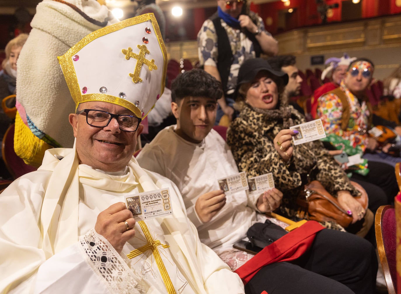 Un gato negro, el &#039;Papa de la Lotería&#039; y la mítica Manoli: las mejores imágenes del sorteo de Navidad 2024: &quot;¡A por el Gordo!&quot;