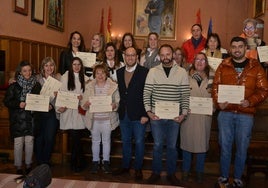 Foto de familias de autoridades y alumnos