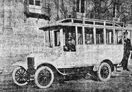 Uno de los dos primeros autobuses que se pusieron en servio el 21 de diciembre de 1924, presentado en la prensa los días previos a la inauguración.