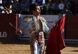 Marco Pérez, en la plaza de toros de Guijuelo, el 23 de abril de 2024.