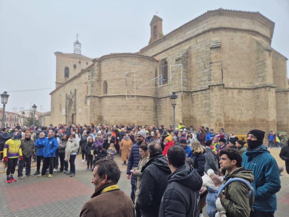 La niebla no frena el gesto de solidaridad atlético de Macotera