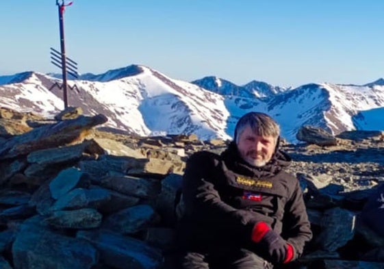 Imagen del montañero catalán José Antonio Martínez en la montaña, su pasión.